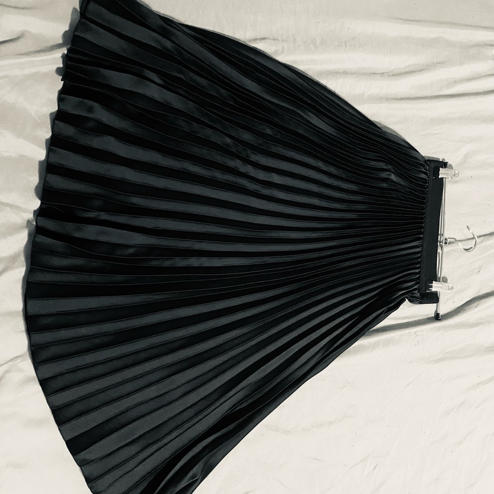 Black pleated skirt